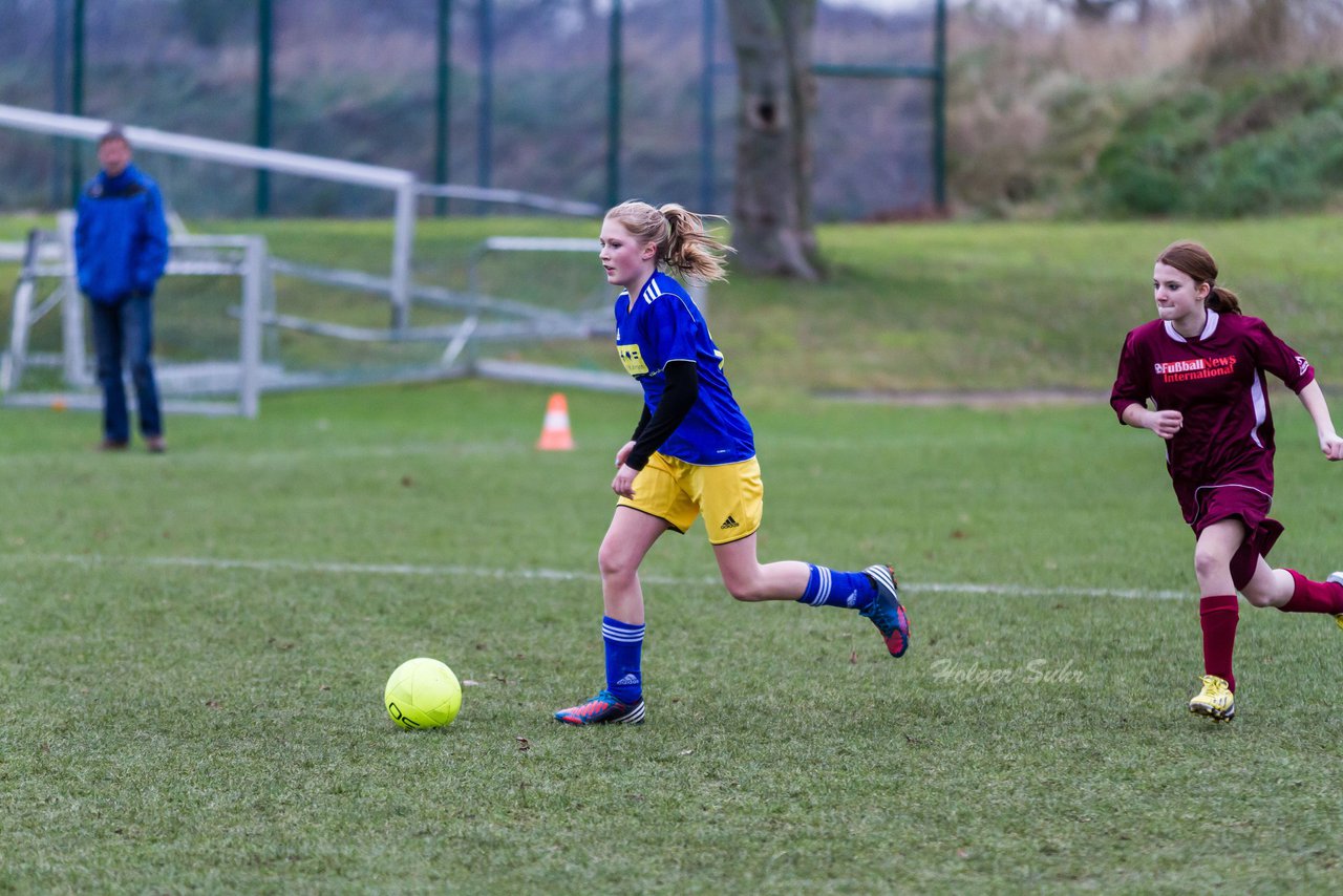 Bild 142 - B-Juniorinnen TSV Gnutz o.W. - SV Henstedt Ulzburg II : Ergebnis: ca. 5:0